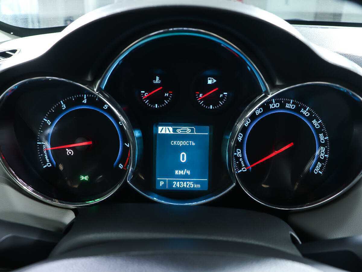 Купить Chevrolet Cruze с пробегом. Фото: #13