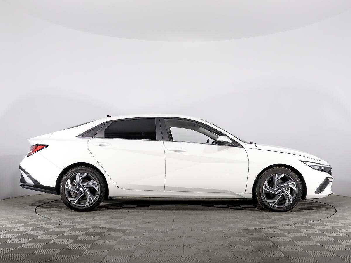 Купить Hyundai Elantra с пробегом. Фото: #3