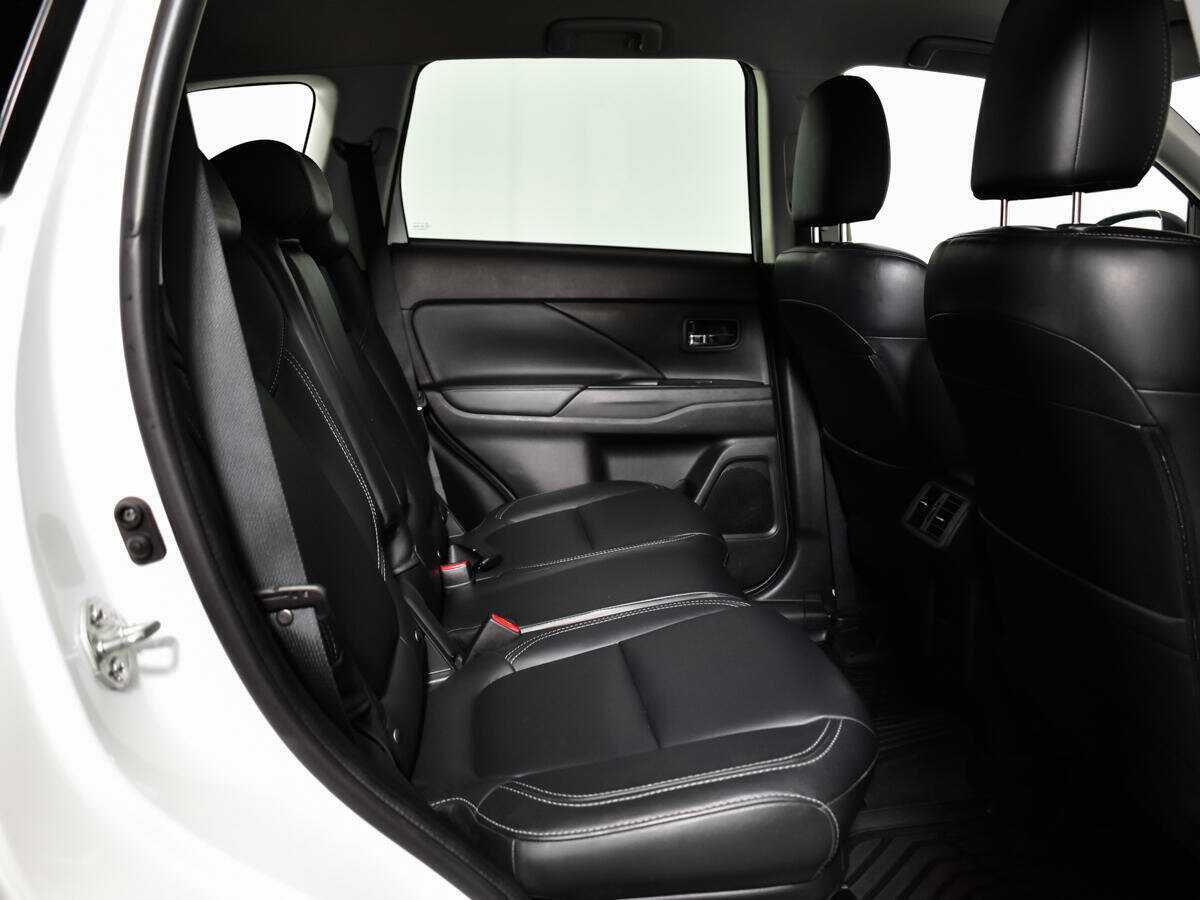 Купить Mitsubishi Outlander с пробегом. Фото: #9