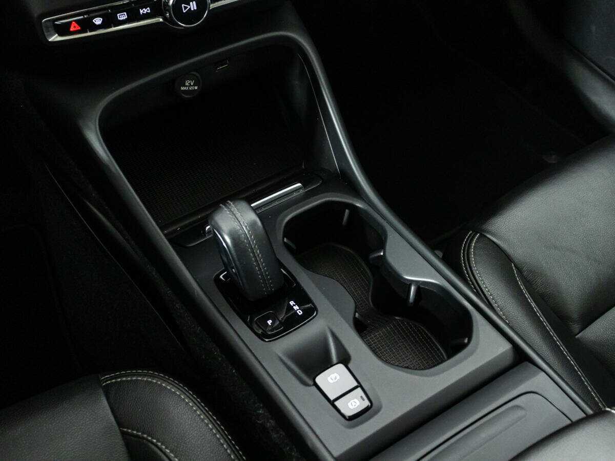 Купить Volvo XC40 с пробегом. Фото: #18