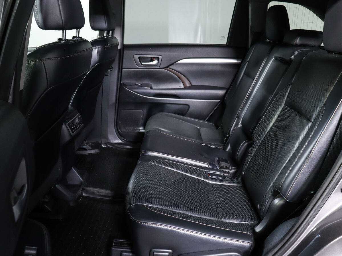 Купить Toyota Highlander с пробегом. Фото: #7