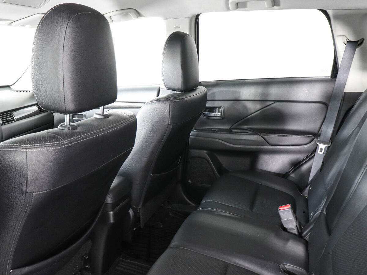 Купить Mitsubishi Outlander с пробегом. Фото: #11