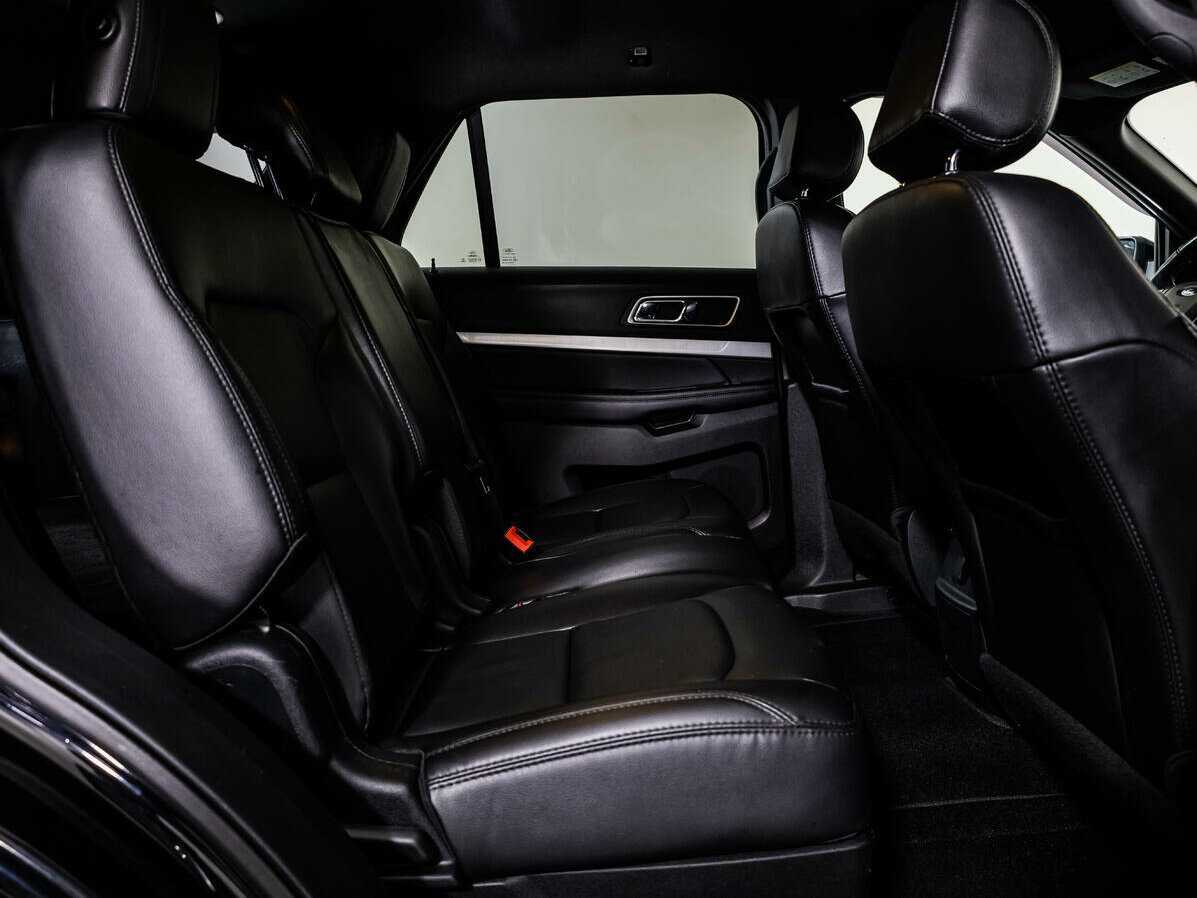 Купить Ford Explorer с пробегом. Фото: #8