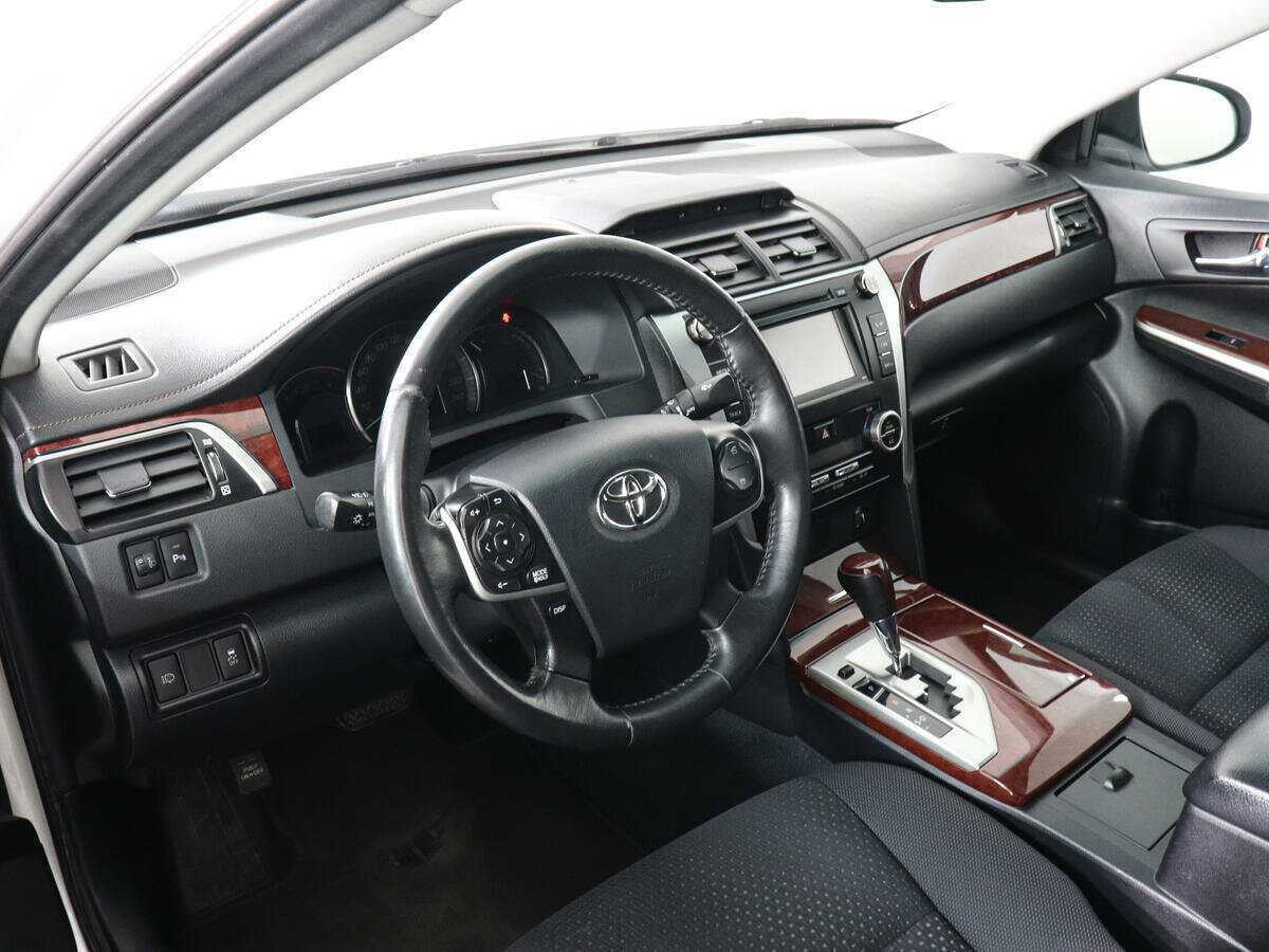 Купить Toyota Camry с пробегом. Фото: #8