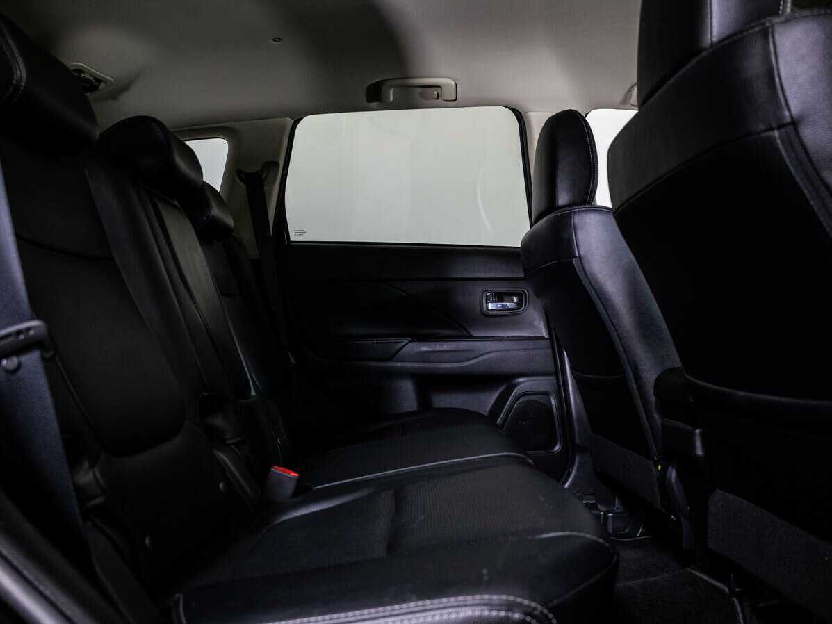 Купить Mitsubishi Outlander с пробегом. Фото: #10