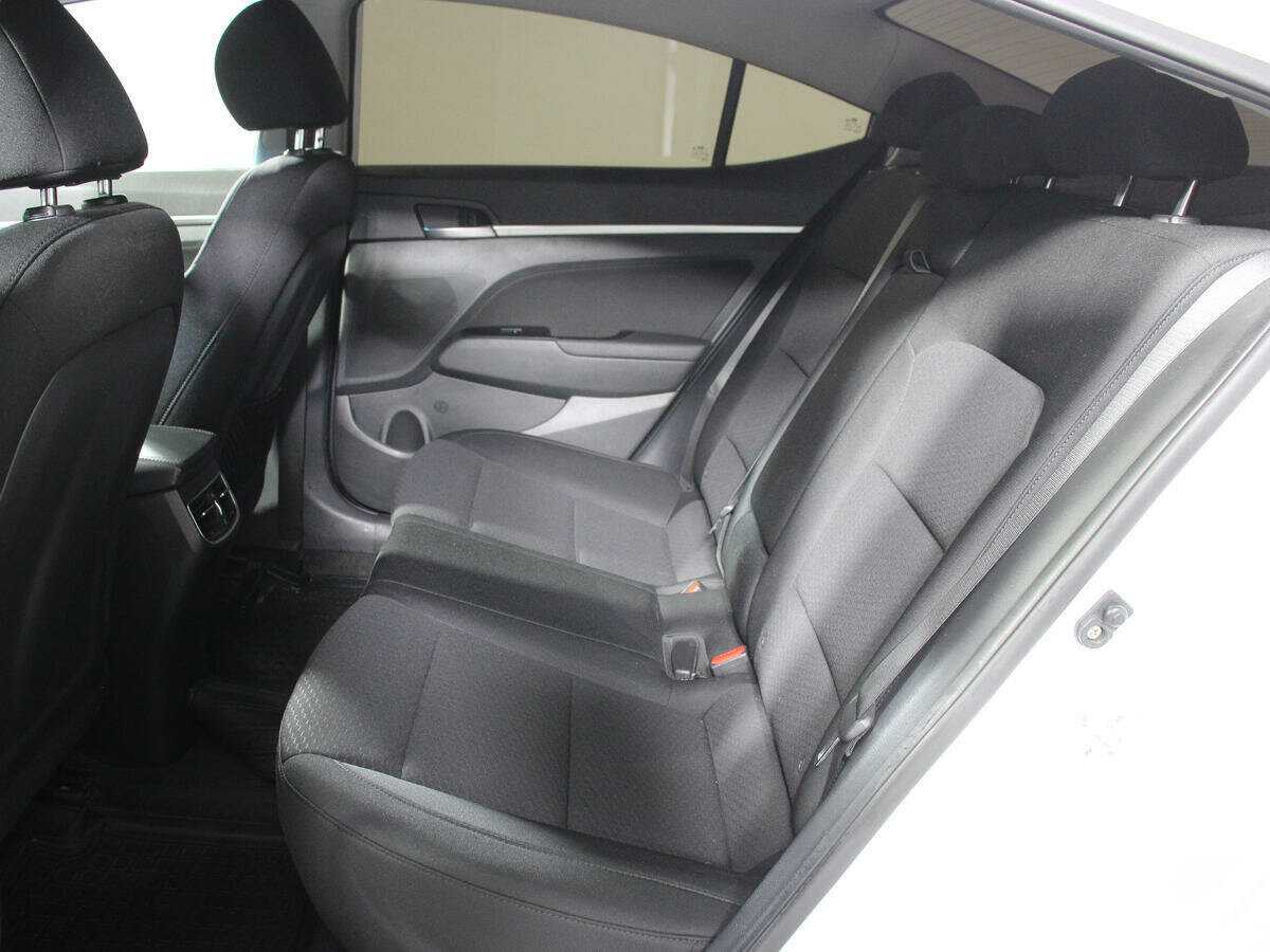 Купить Hyundai Elantra с пробегом. Фото: #6
