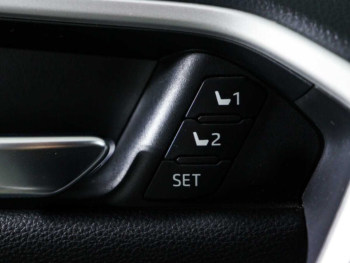 Купить Toyota RAV4 с пробегом. Фото: #15