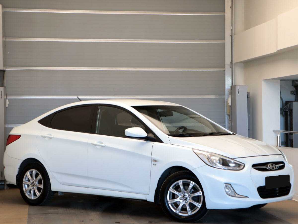 Купить Hyundai Solaris с пробегом. Фото: #2