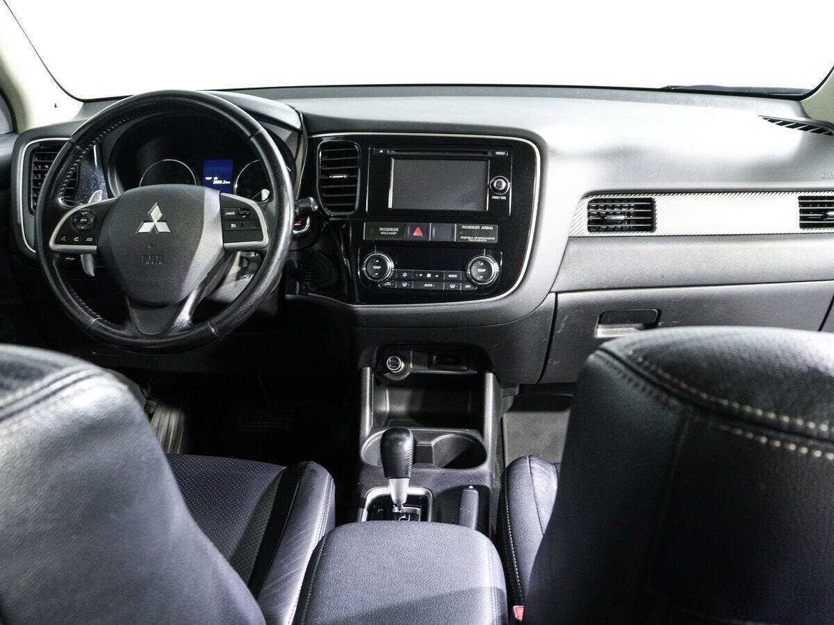 Купить Mitsubishi Outlander с пробегом. Фото: #10
