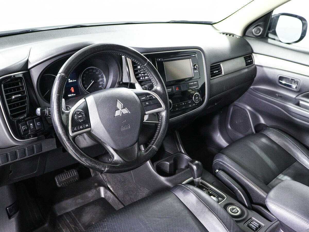 Купить Mitsubishi Outlander с пробегом. Фото: #11