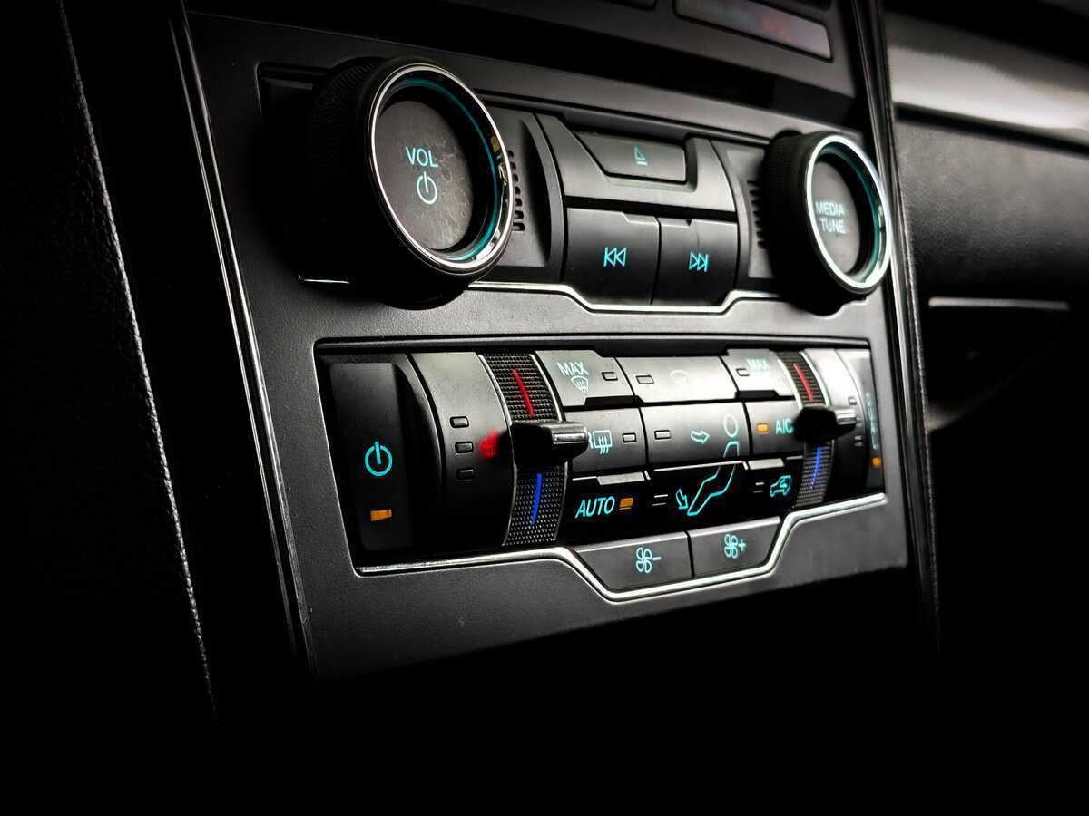 Купить Ford Explorer с пробегом. Фото: #23