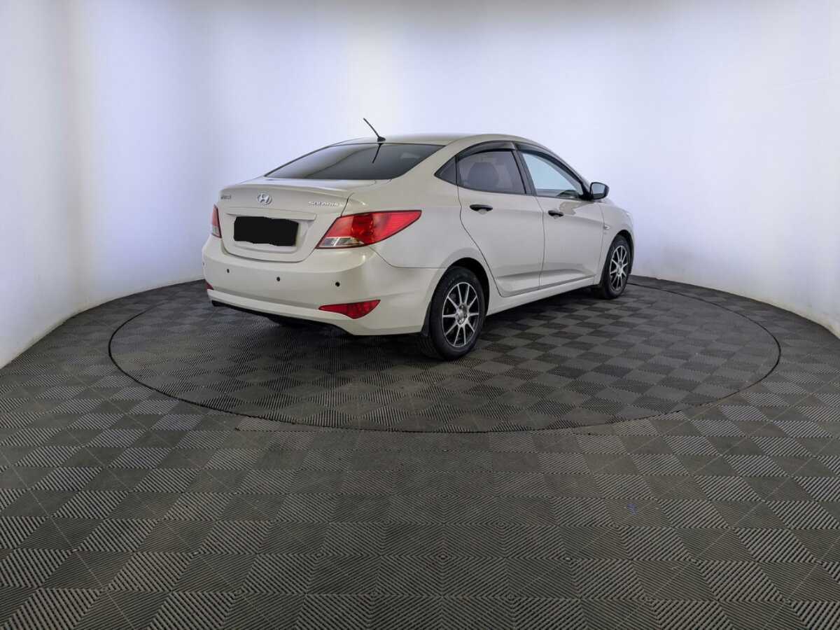 Купить Hyundai Solaris с пробегом. Фото: #4