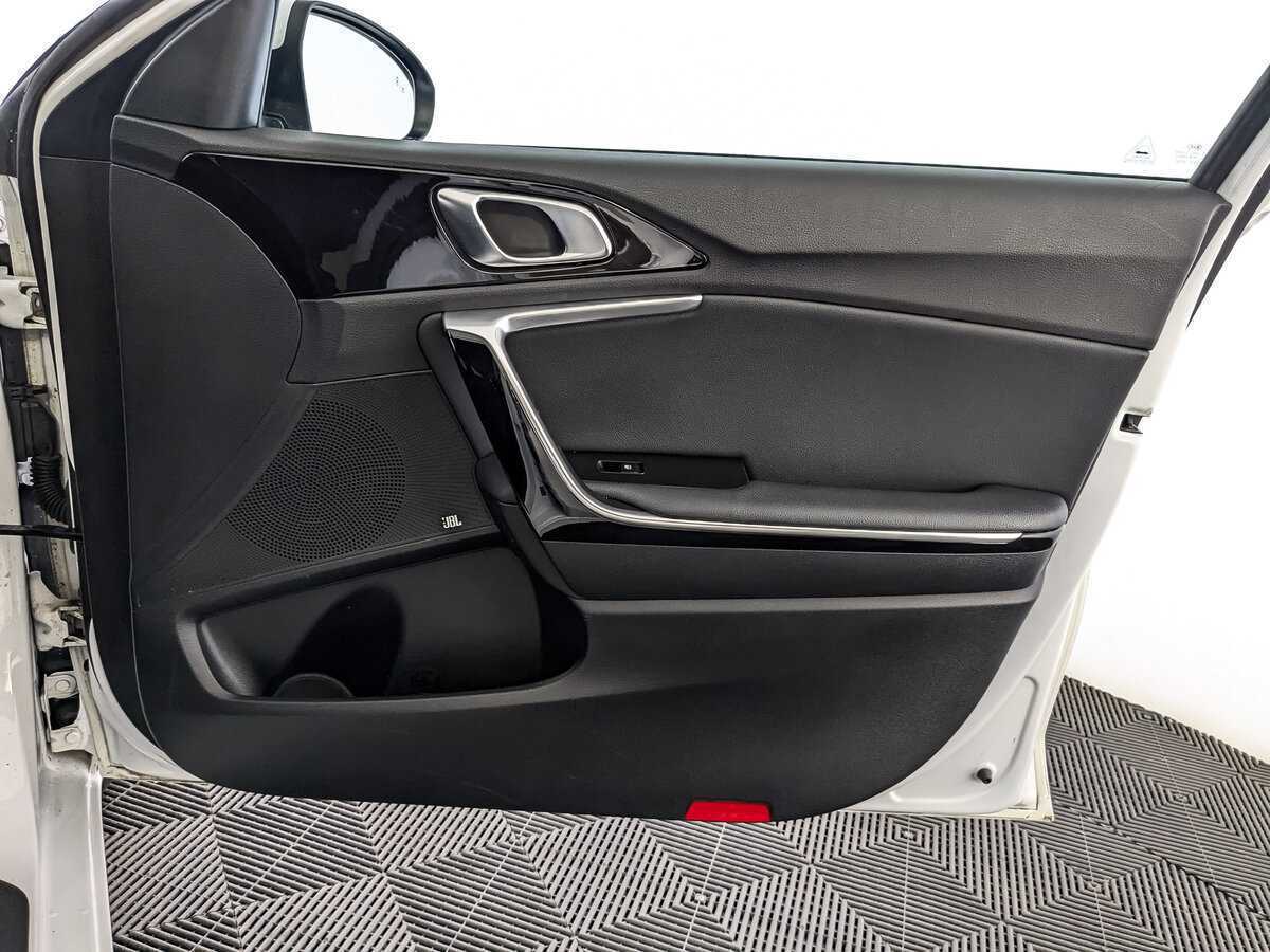 Купить Kia Ceed с пробегом. Фото: #19