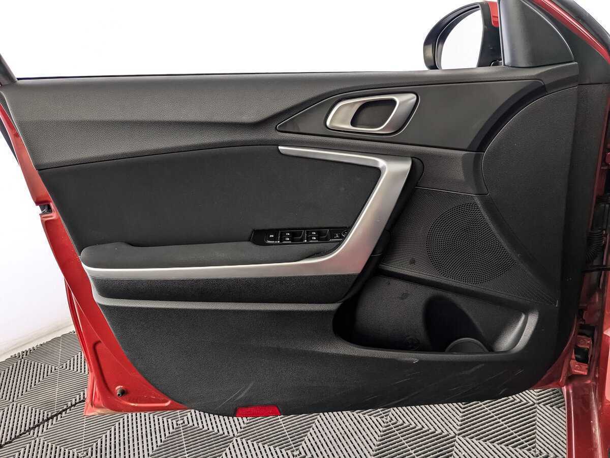 Купить Kia Ceed с пробегом. Фото: #14