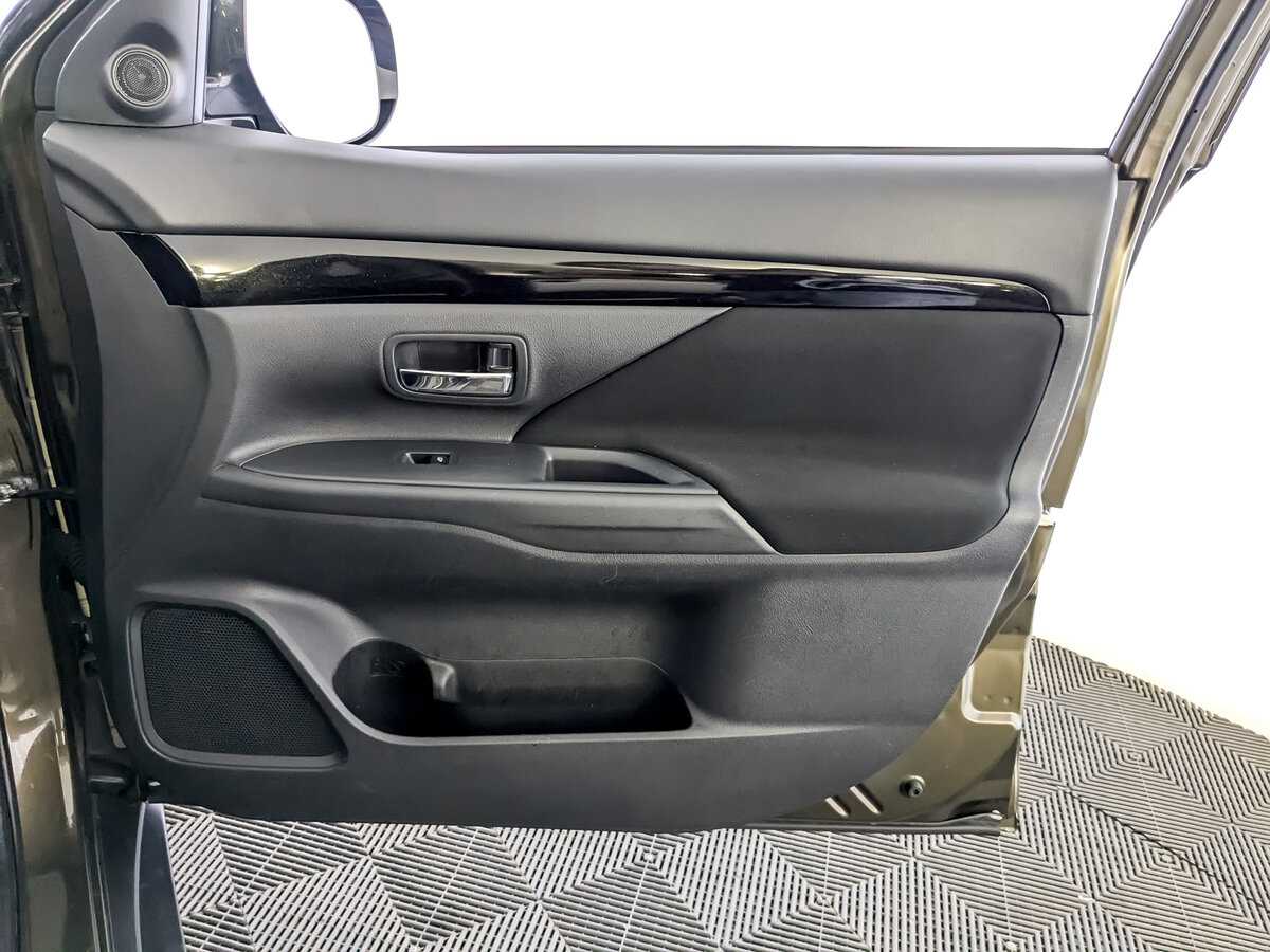 Купить Mitsubishi Outlander с пробегом. Фото: #18