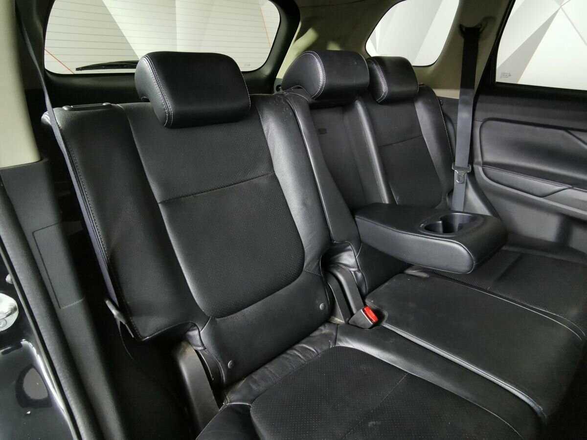 Купить Mitsubishi Outlander с пробегом. Фото: #11
