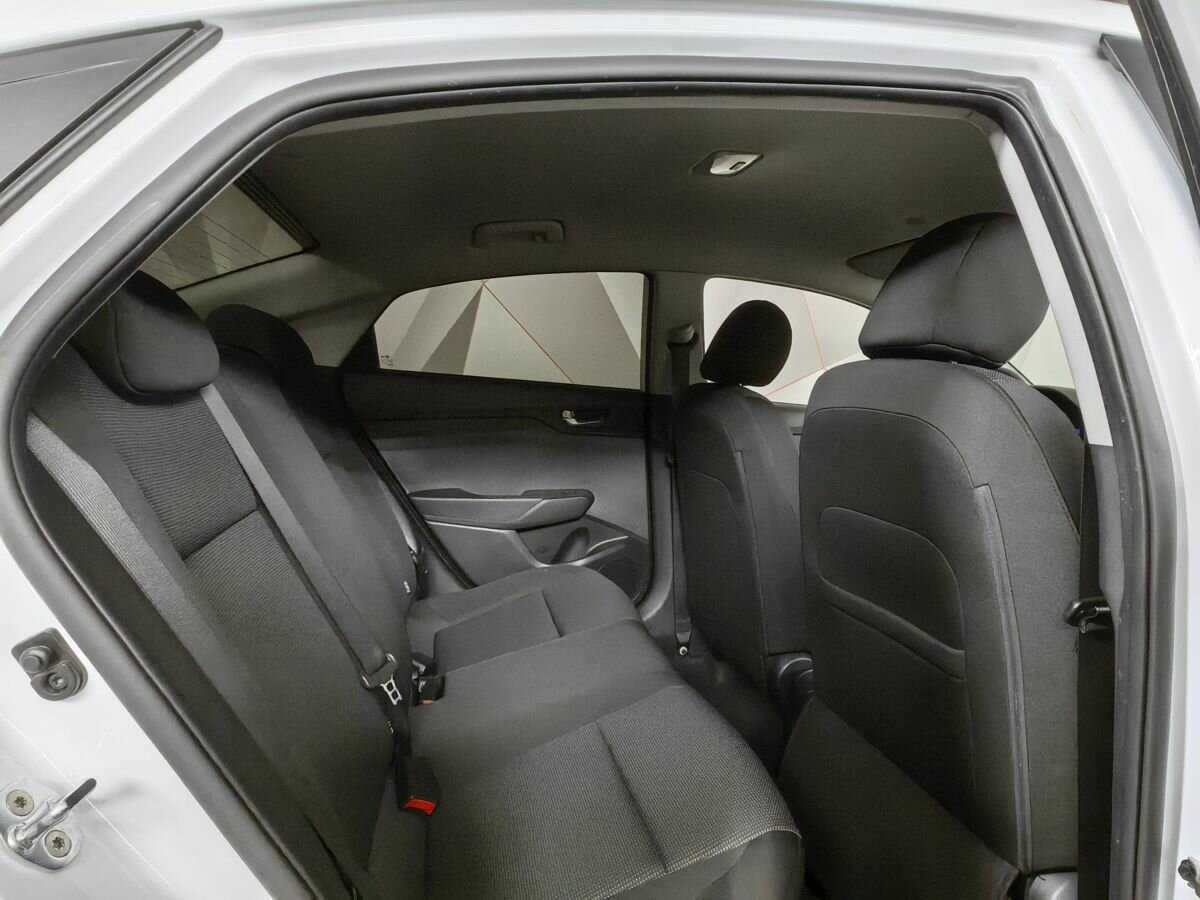 Купить Hyundai Solaris с пробегом. Фото: #11