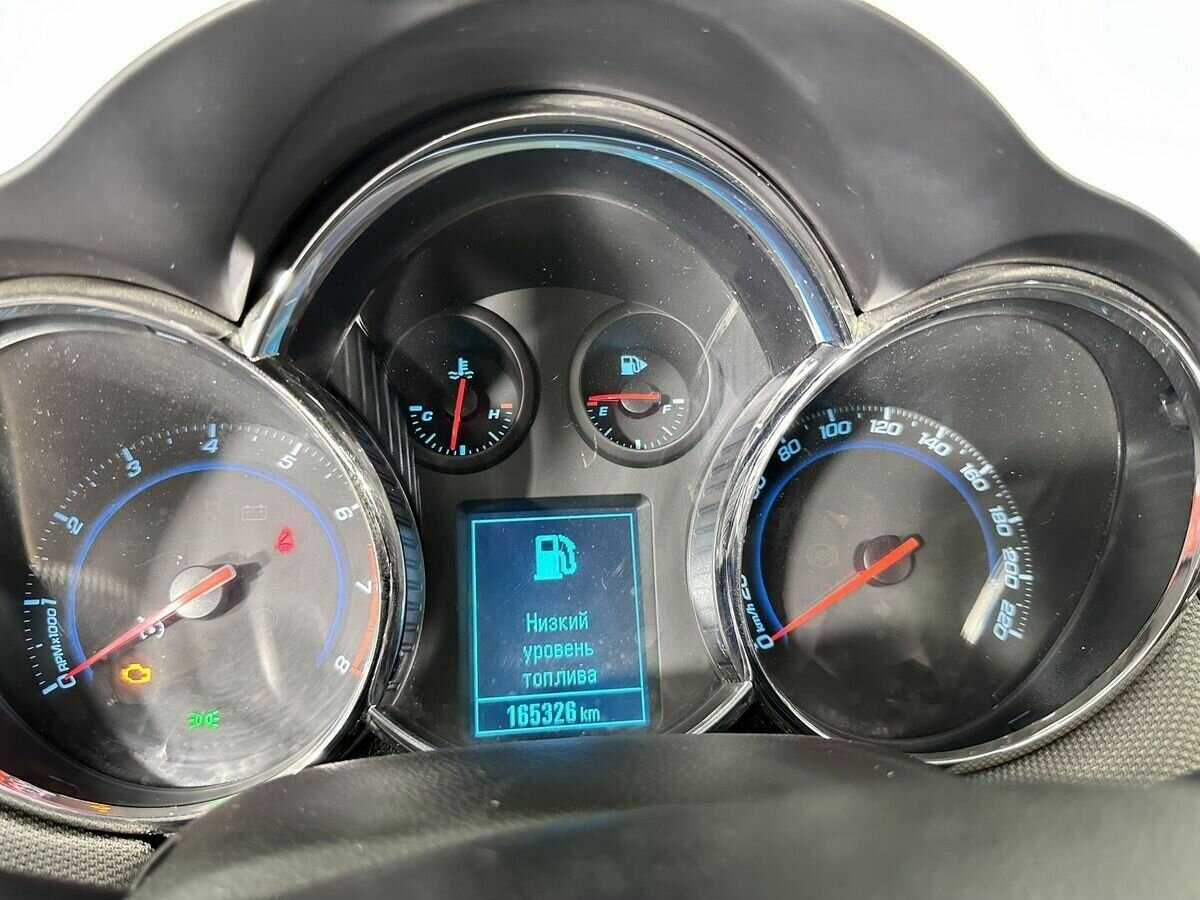 Купить Chevrolet Cruze с пробегом. Фото: #11