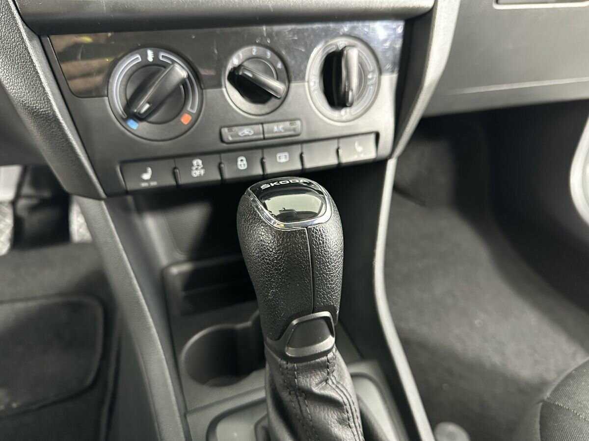 Купить Skoda Rapid с пробегом. Фото: #12