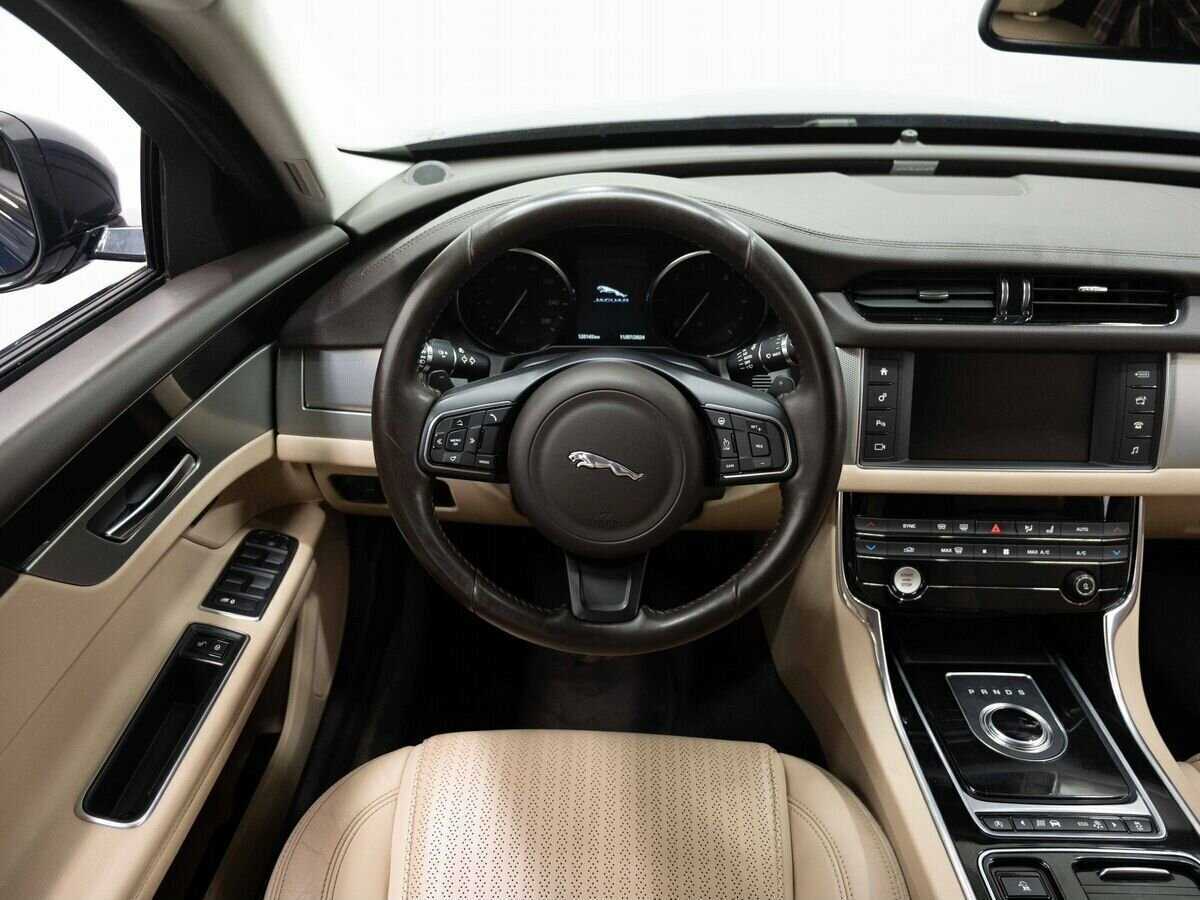 Купить Jaguar XF с пробегом. Фото: #16
