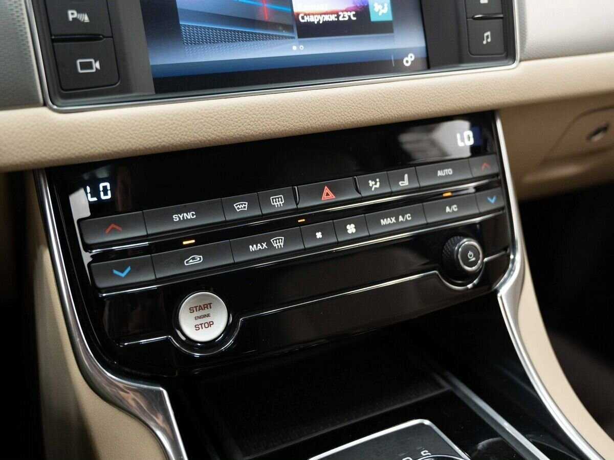 Купить Jaguar XF с пробегом. Фото: #22