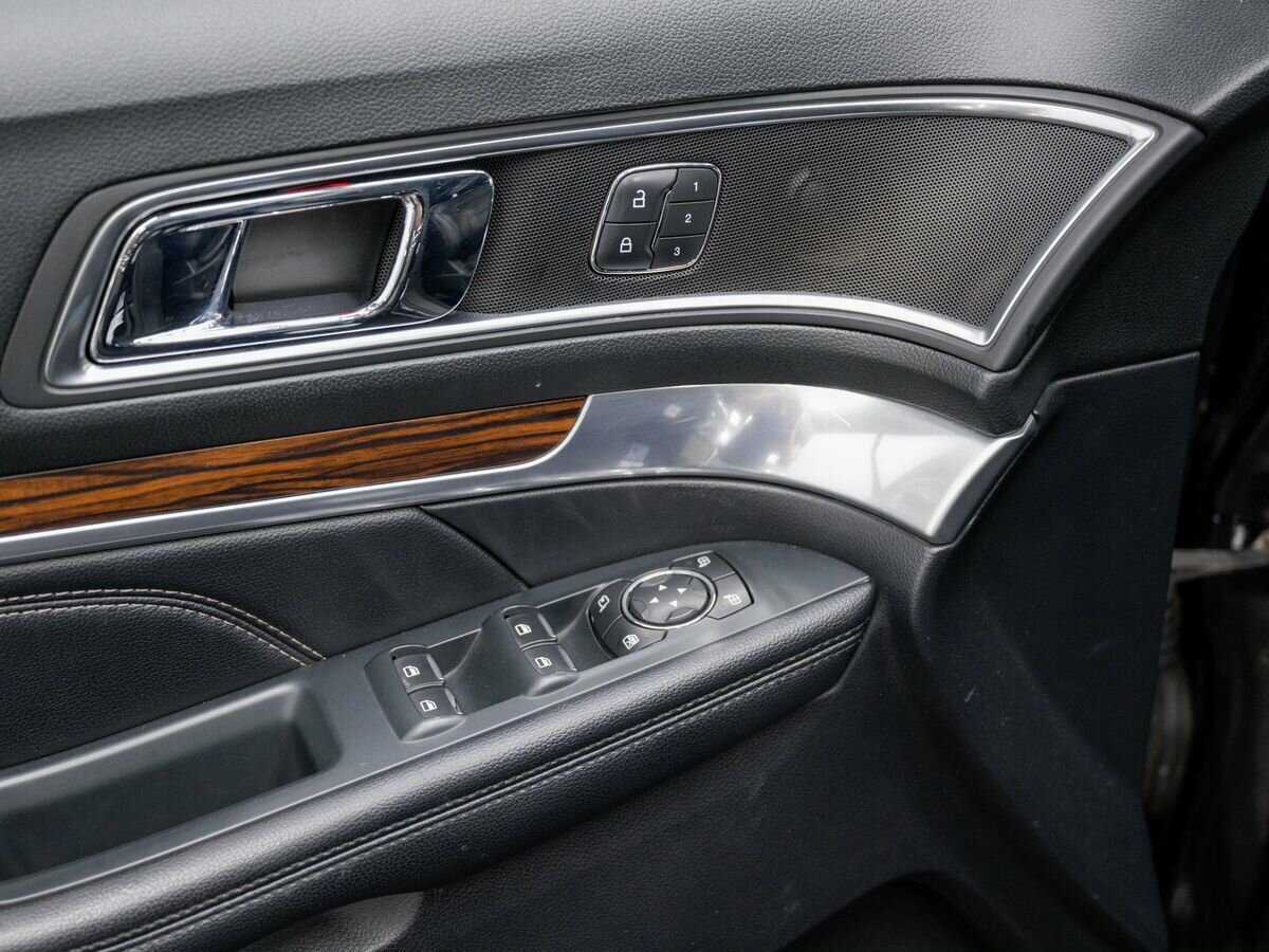 Купить Ford Explorer с пробегом. Фото: #13