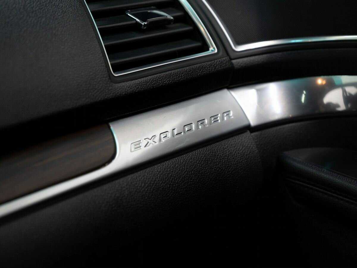 Купить Ford Explorer с пробегом. Фото: #21