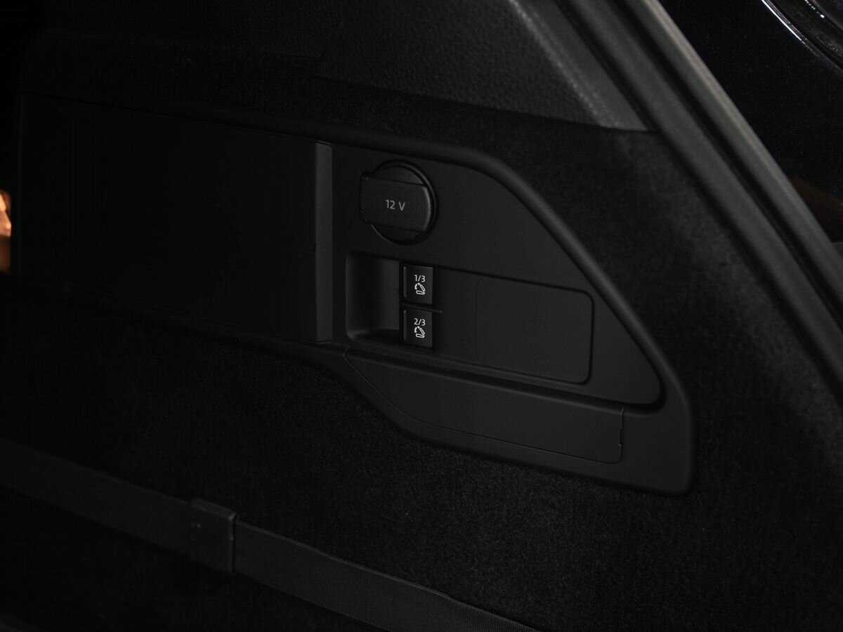 Купить Volkswagen Touareg с пробегом. Фото: #22