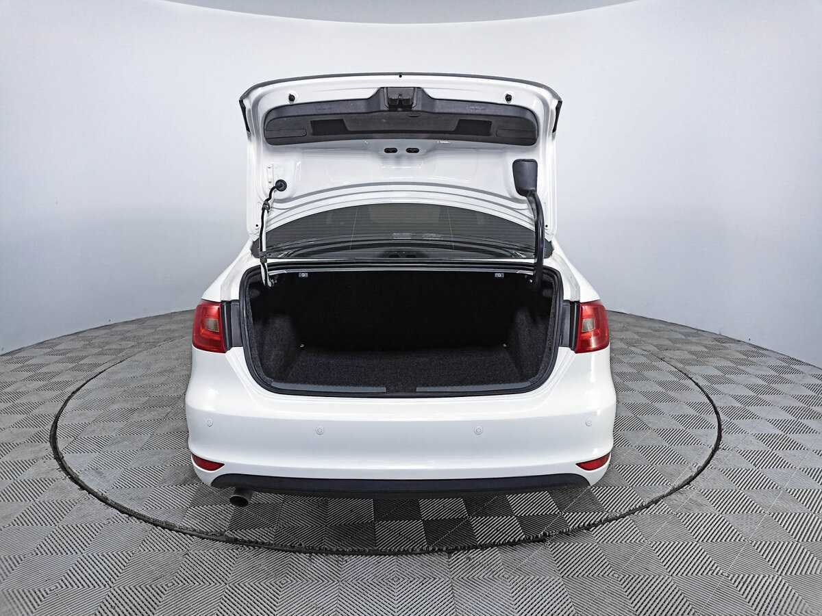 Купить Volkswagen Jetta с пробегом. Фото: #9