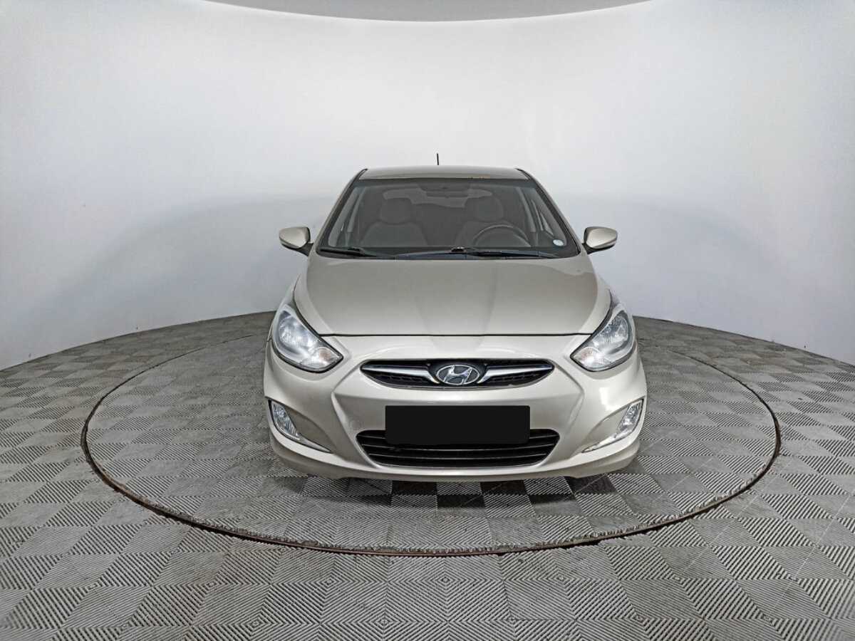 Купить Hyundai Solaris с пробегом. Фото: #1