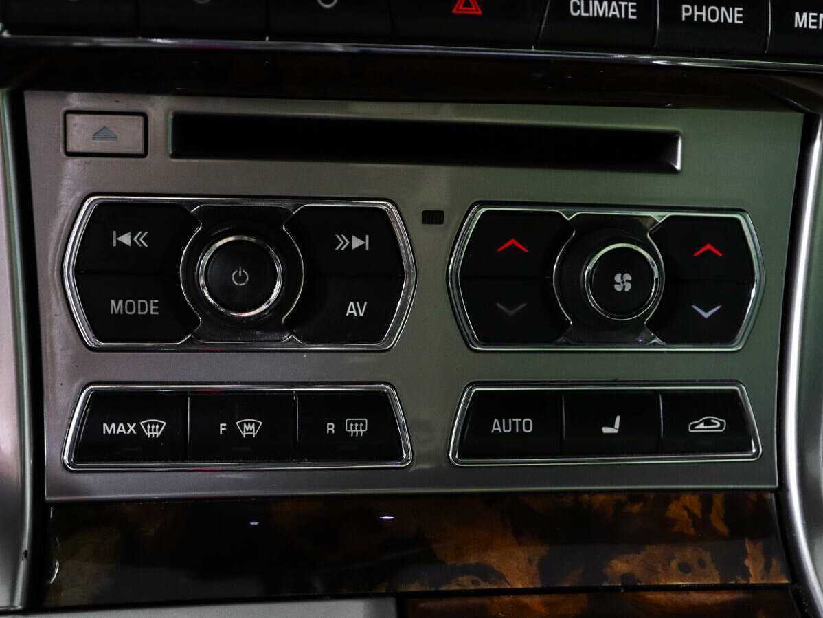 Купить Jaguar XF с пробегом. Фото: #17