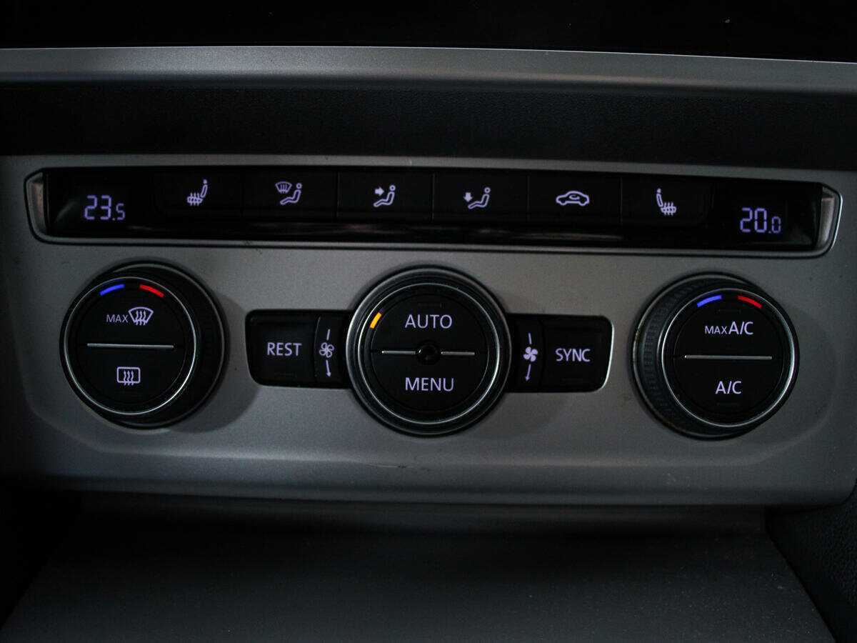 Купить Volkswagen Passat с пробегом. Фото: #16