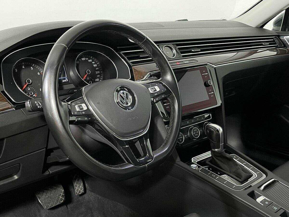 Купить Volkswagen Passat с пробегом. Фото: #11