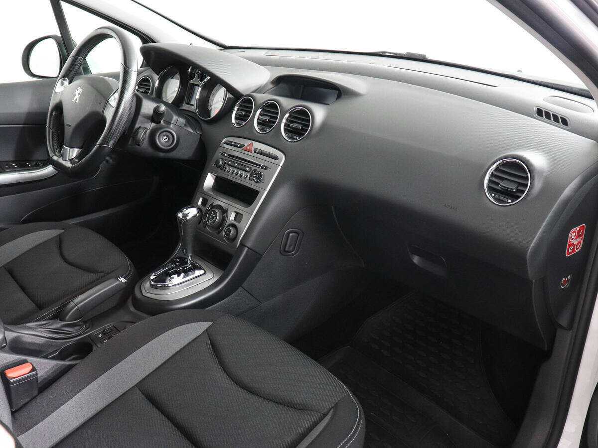 Купить Peugeot 408 с пробегом. Фото: #9
