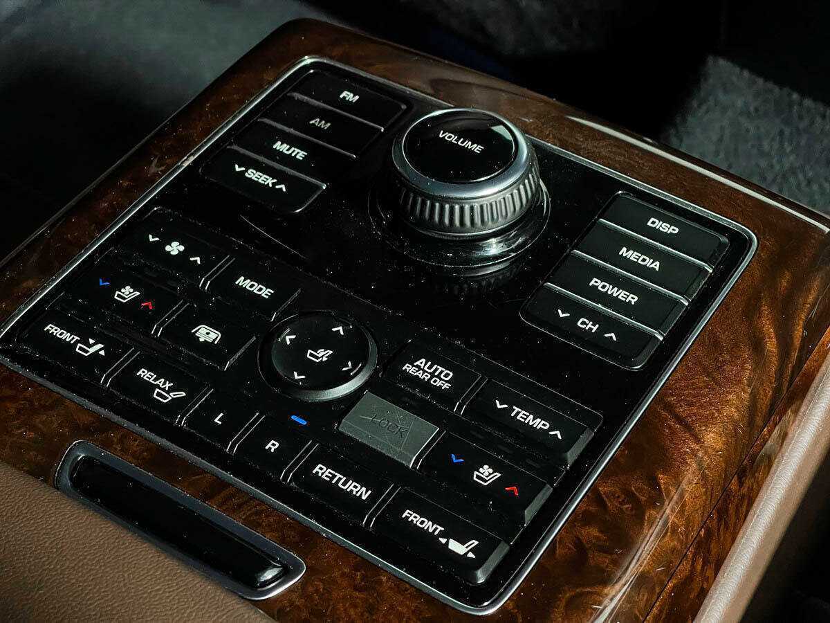 Купить Hyundai Equus с пробегом. Фото: #16