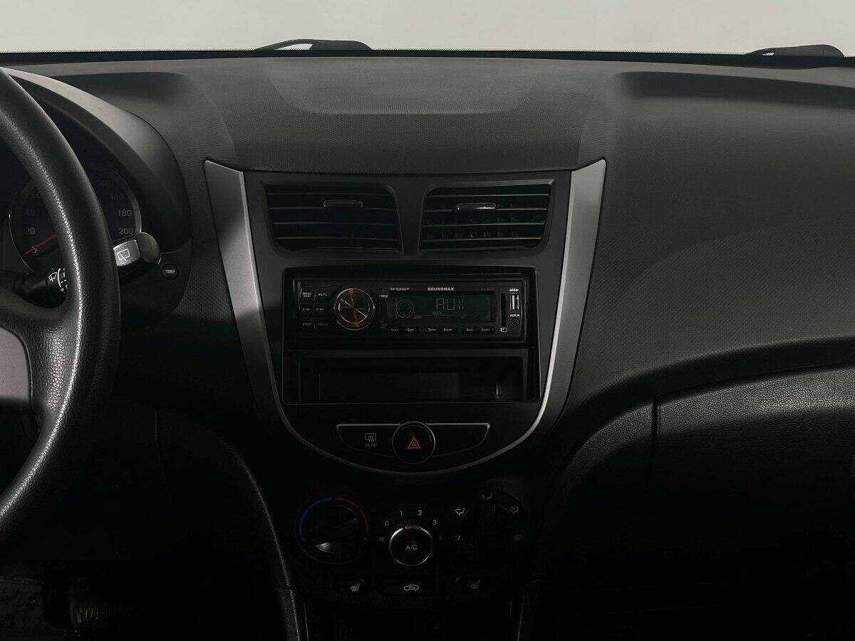 Купить Hyundai Solaris с пробегом. Фото: #11