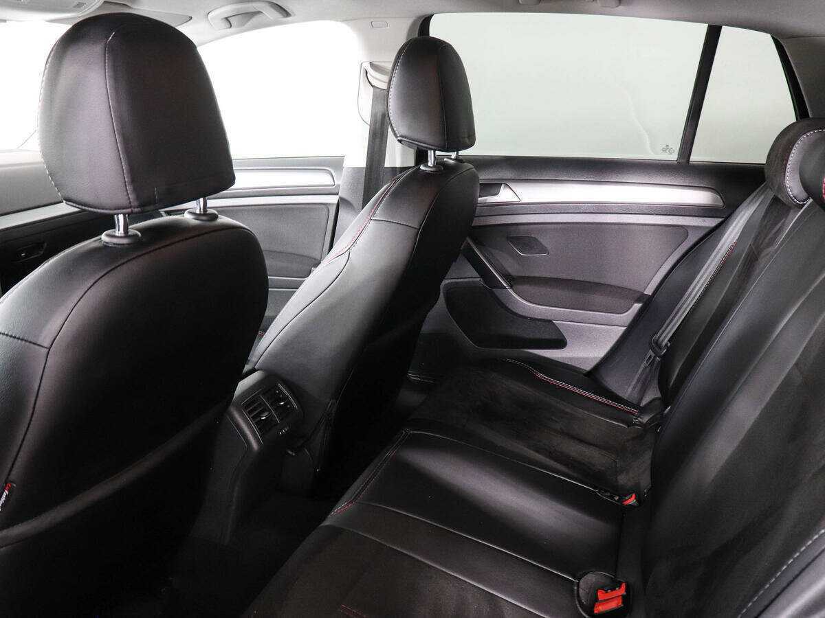 Купить Volkswagen Golf с пробегом. Фото: #9