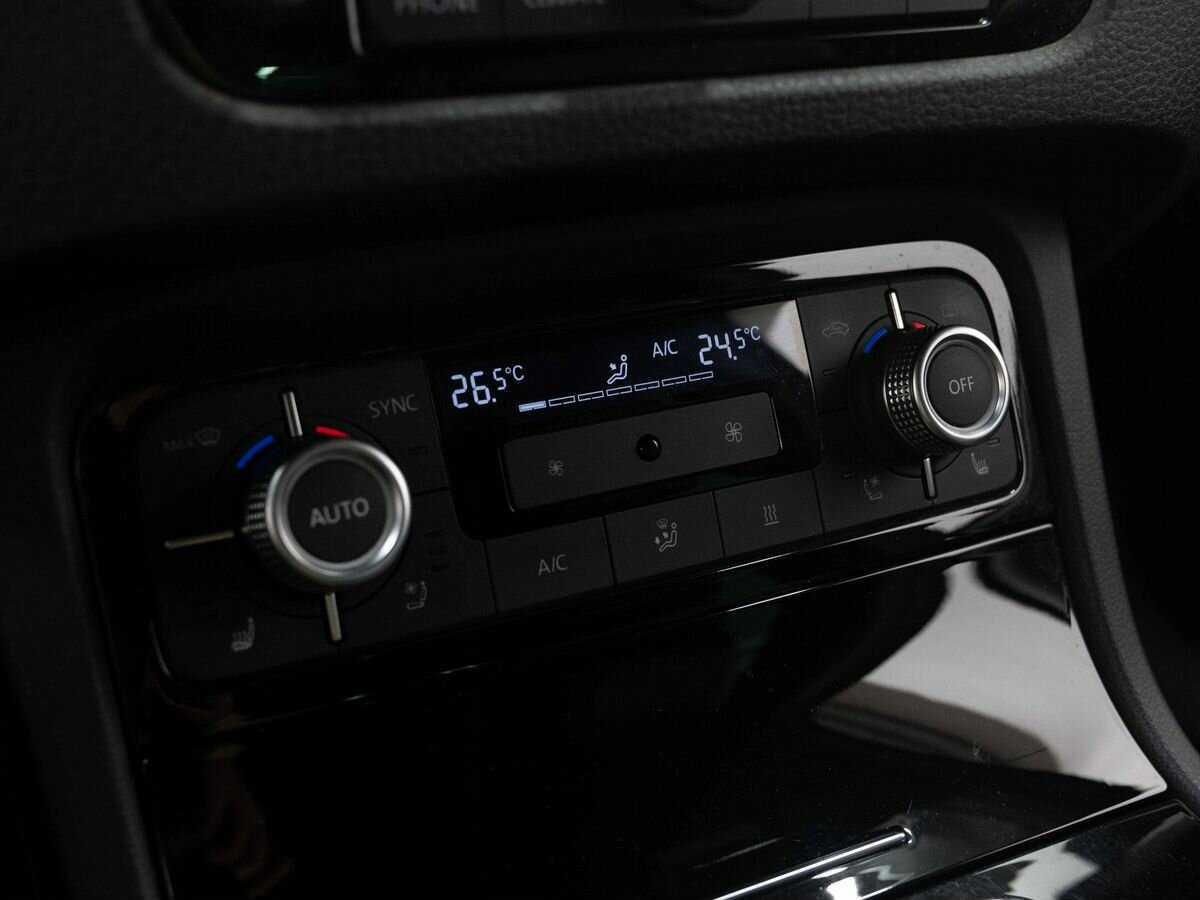 Купить Volkswagen Touareg с пробегом. Фото: #22