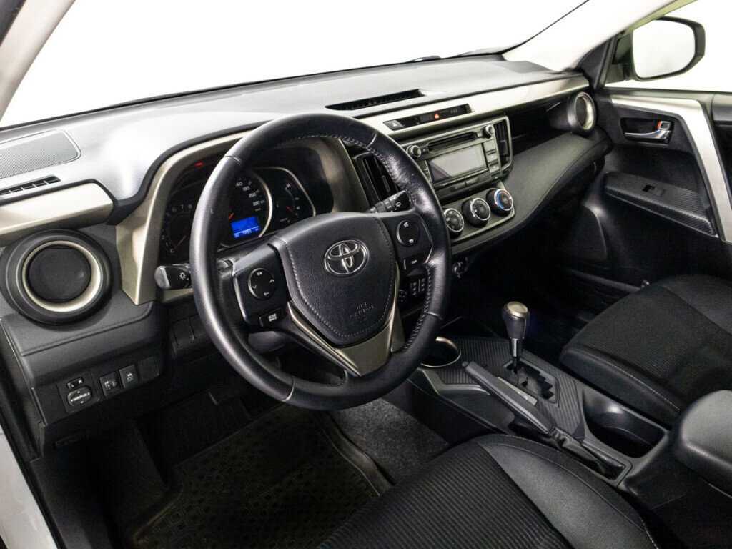 Купить Toyota RAV4 с пробегом. Фото: #10