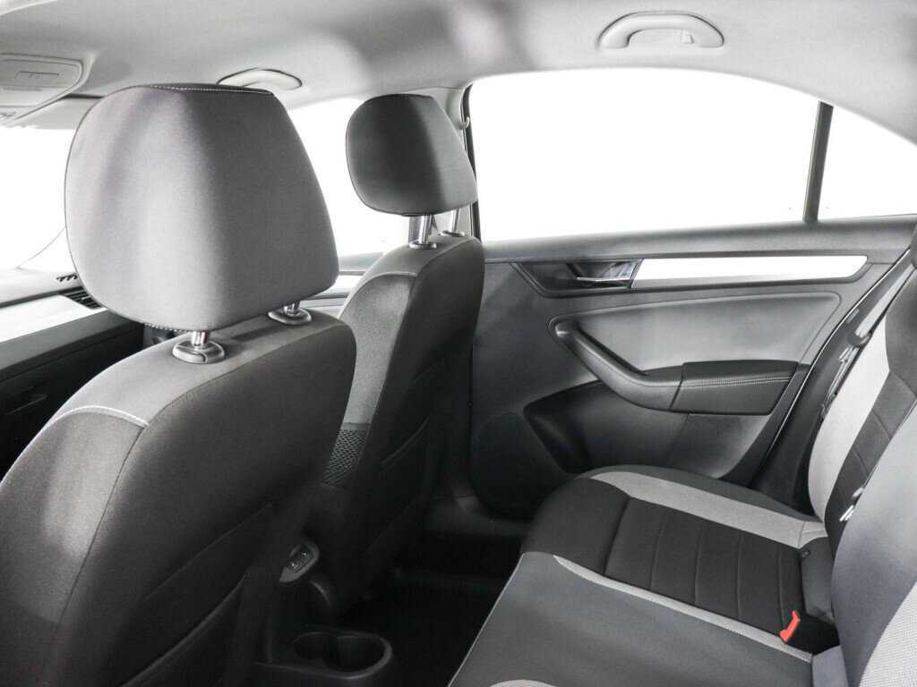 Купить Skoda Rapid с пробегом. Фото: #10