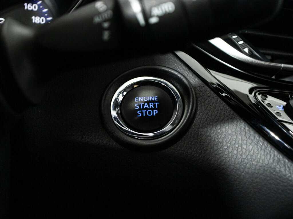 Купить Toyota C-HR с пробегом. Фото: #17