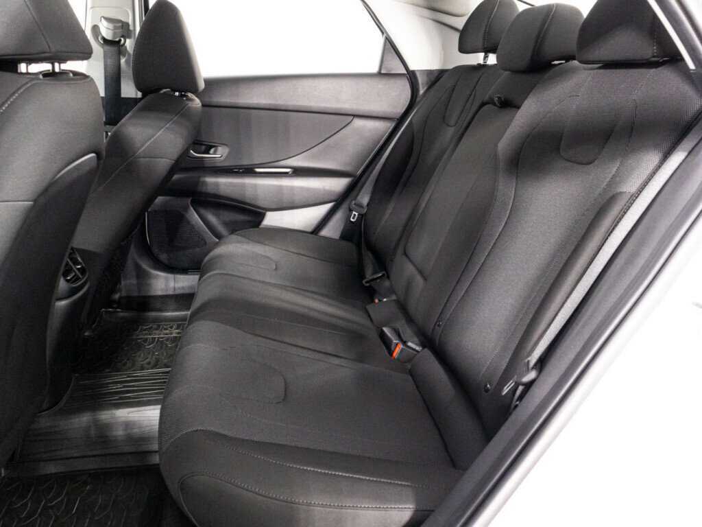 Купить Hyundai Elantra с пробегом. Фото: #9