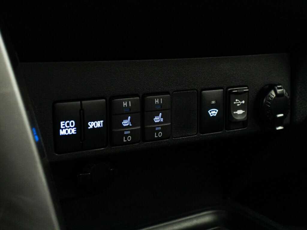 Купить Toyota RAV4 с пробегом. Фото: #17