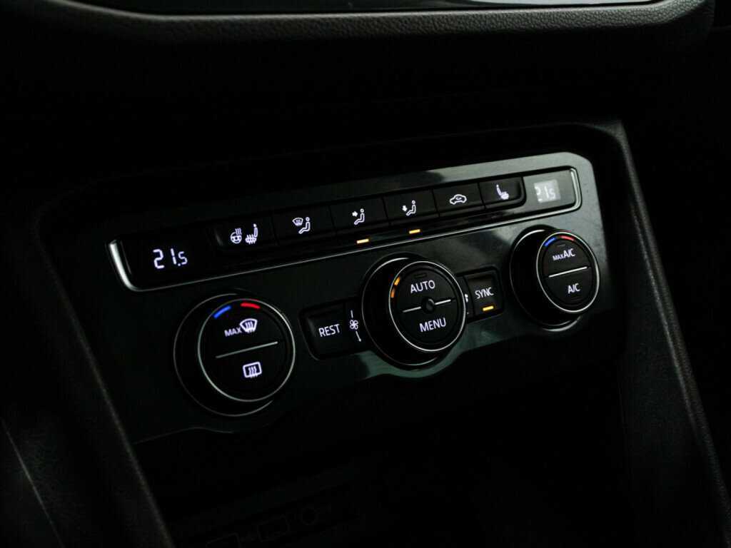 Купить Volkswagen Tiguan с пробегом. Фото: #17