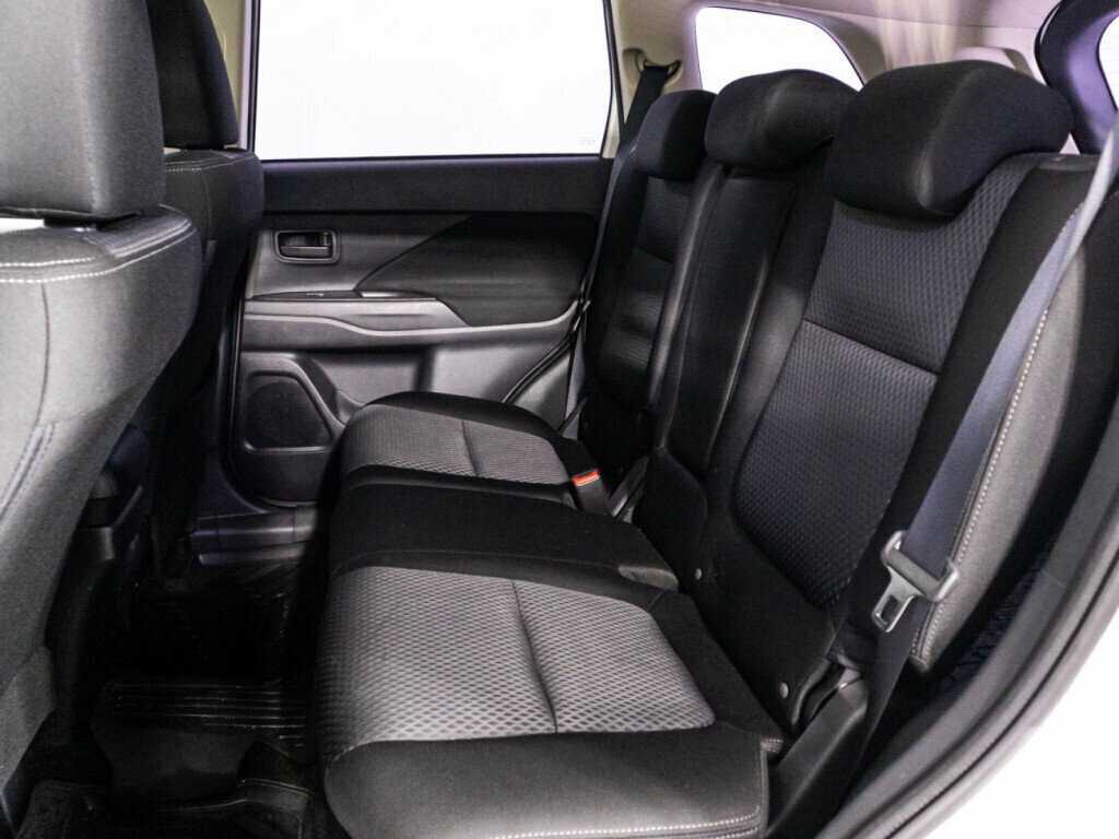 Купить Mitsubishi Outlander с пробегом. Фото: #9