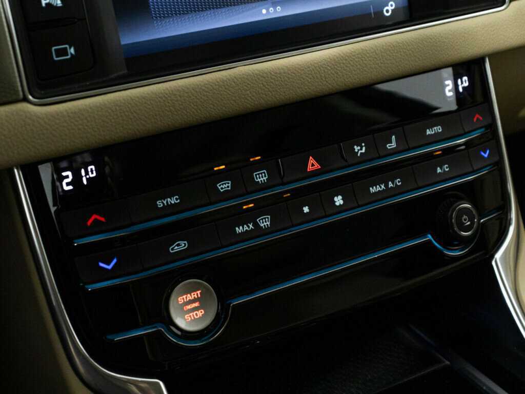 Купить Jaguar XF с пробегом. Фото: #19