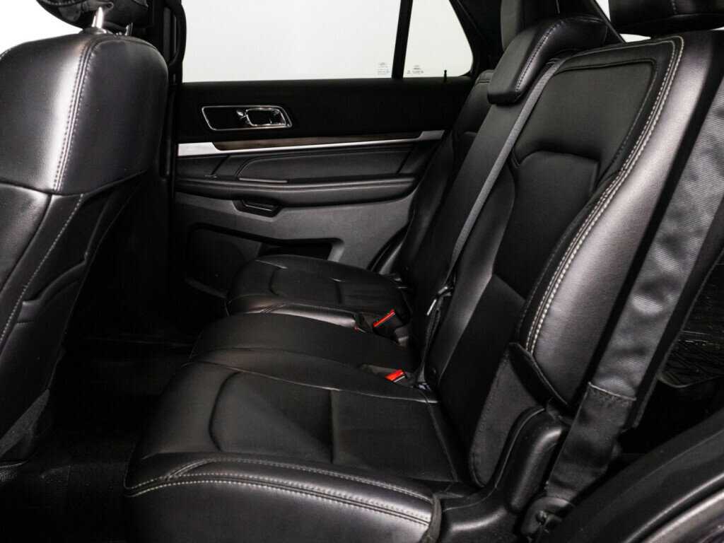 Купить Ford Explorer с пробегом. Фото: #9
