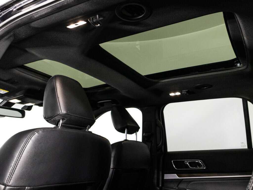 Купить Ford Explorer с пробегом. Фото: #14