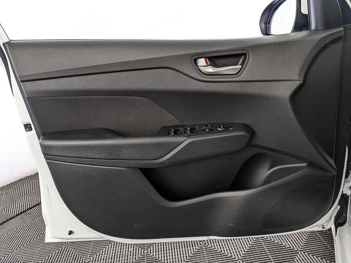 Купить Hyundai Solaris с пробегом. Фото: #18