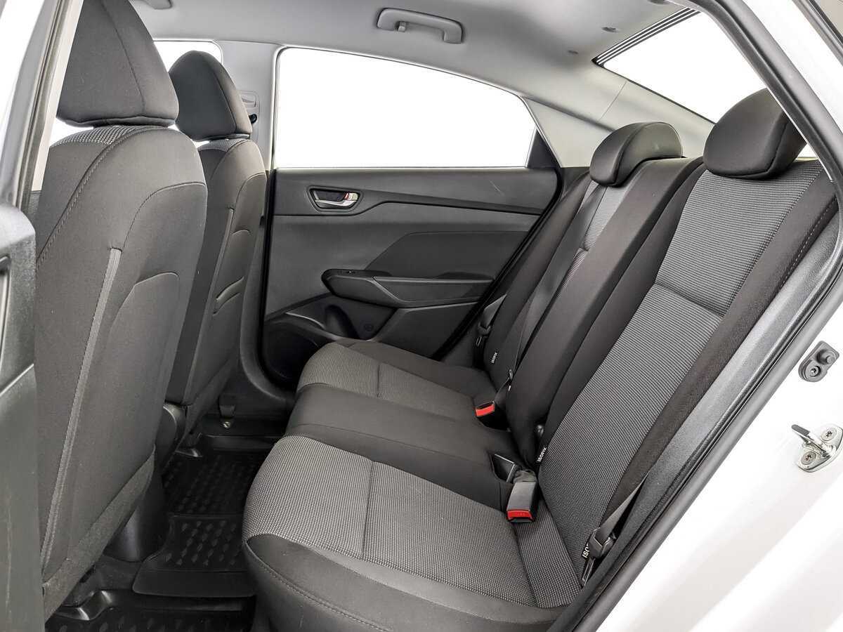 Купить Hyundai Solaris с пробегом. Фото: #11